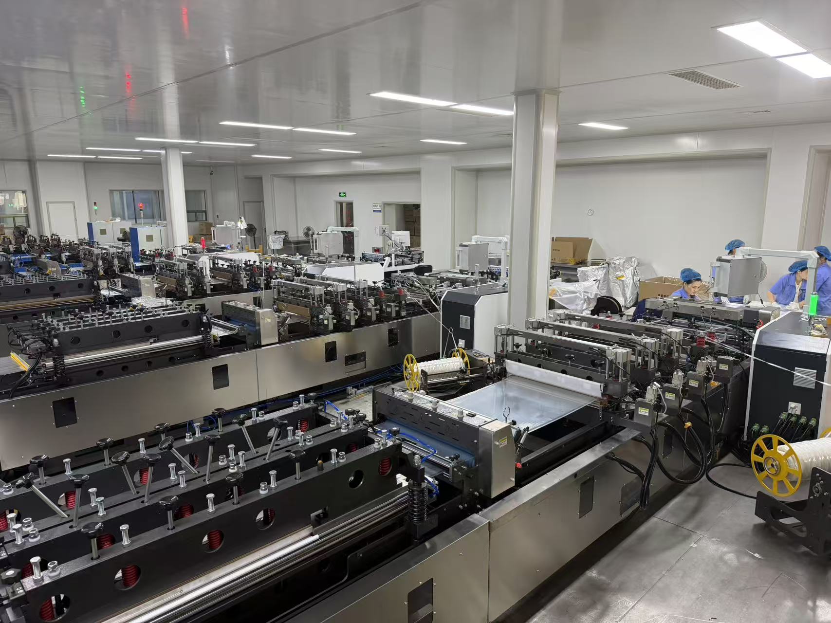 Présentation de l'atelier de fabrication de sacs chez Miaoman Packaging